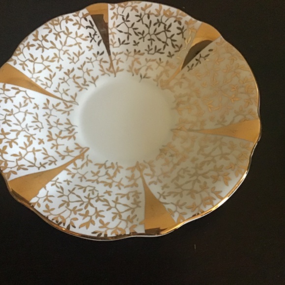 Vintage Gold Lace by Queen Anne - Wedding Anniversary Tea Cup & Saucer - Picture 3 of 5